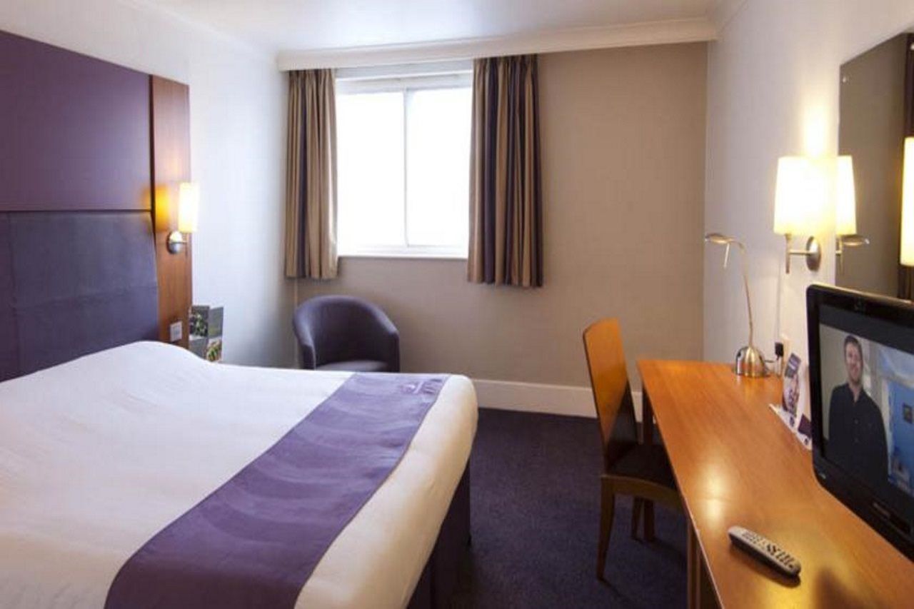 Premier Inn Glastonbury Zewnętrze zdjęcie